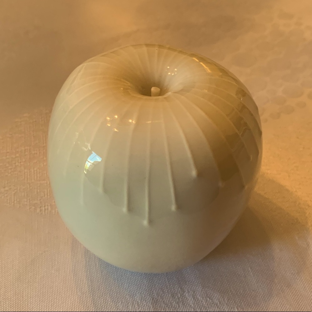 Porcelain apple